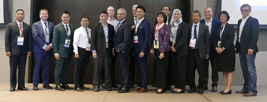 Lenovo Philippines Country General Manager Michael Ngan (rightmost) with 2019 OpenGov Asia Forum delegates.