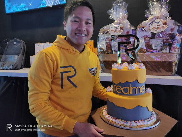 Eason de Guzman of realme Philippines