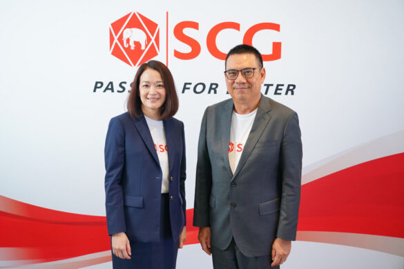 Mr. Roongrote Ransiyupash, President and CEO of SCG (Right) and Mrs. Chantanida Sarigaphuti, Vice President-Finance and Investment & CFO, SCG (Left)